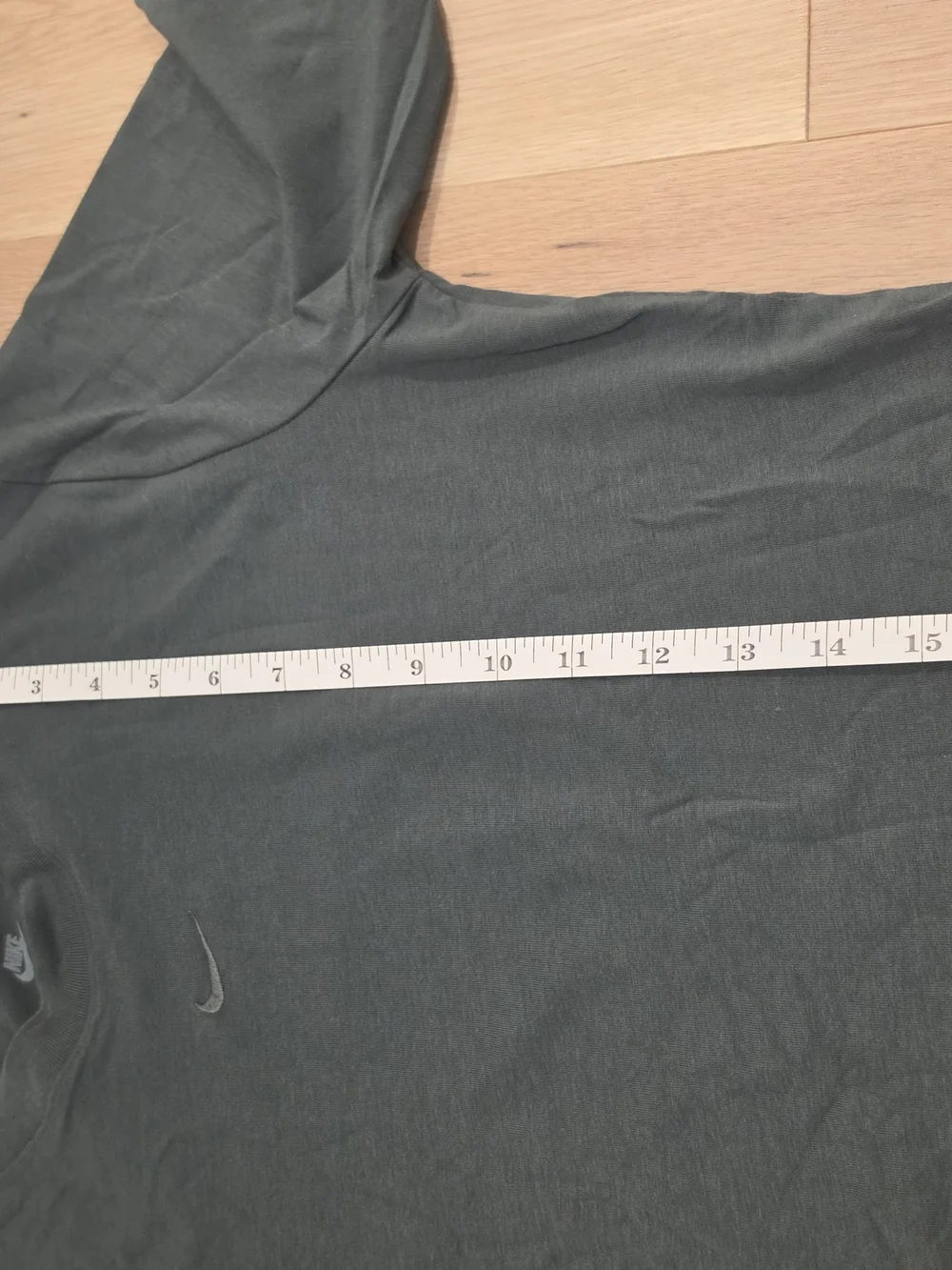 Nike Women's Long-Sleeve Crop Top in Dark Green